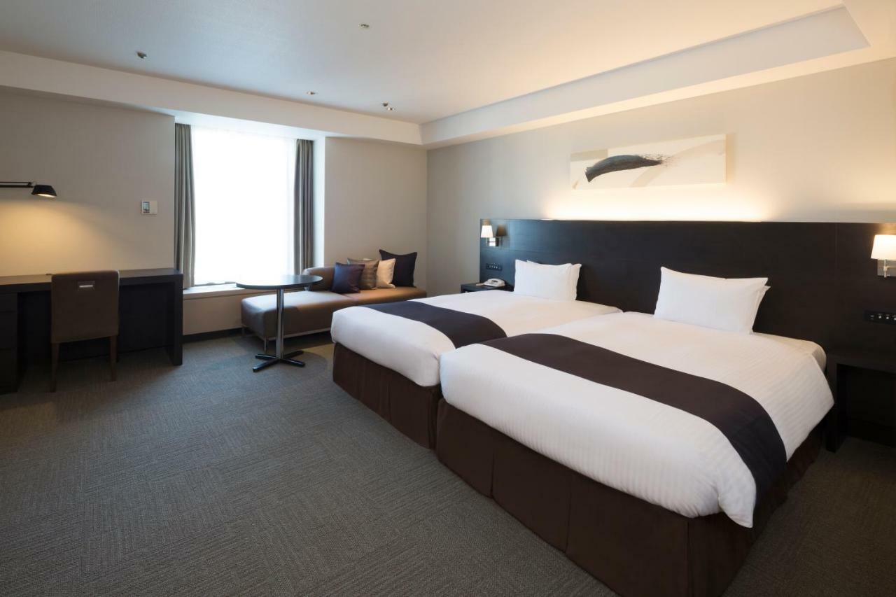 Sapporo Grand Hotel Exterior photo A room at the hotel